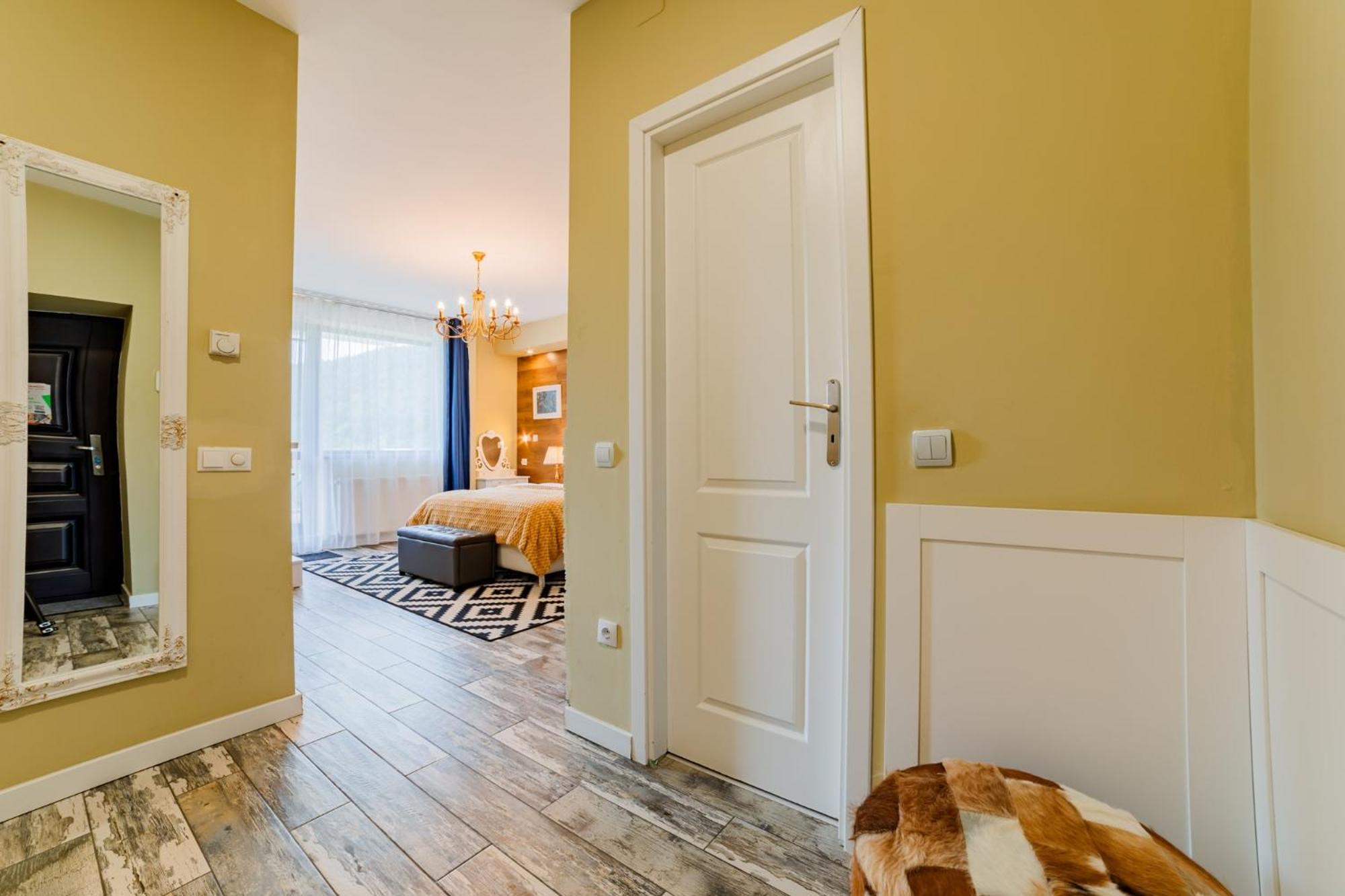 Romantic Jacuzzi Chic Apartment Сіная Екстер'єр фото