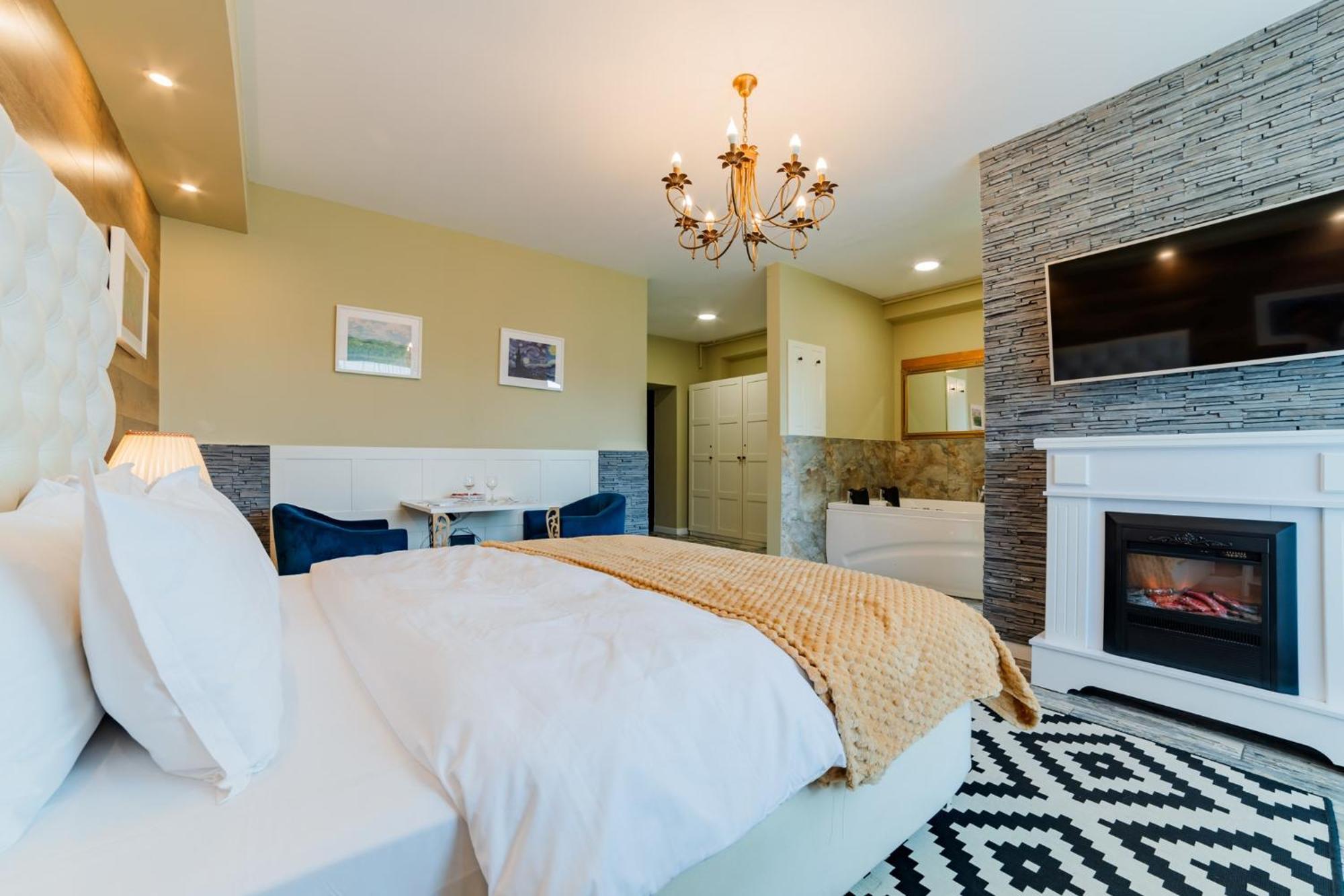 Romantic Jacuzzi Chic Apartment Сіная Екстер'єр фото