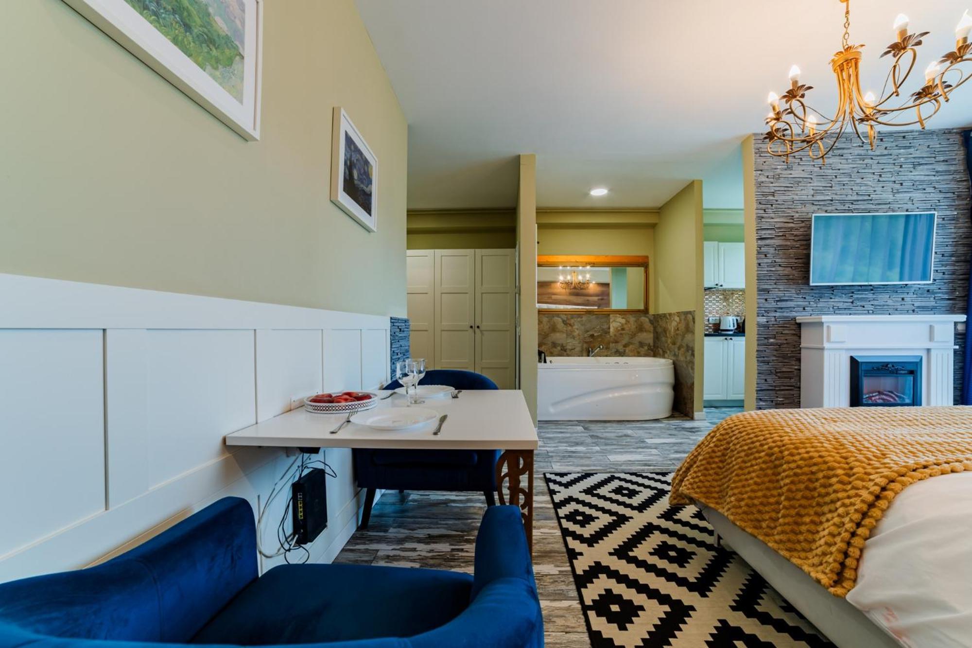 Romantic Jacuzzi Chic Apartment Сіная Екстер'єр фото