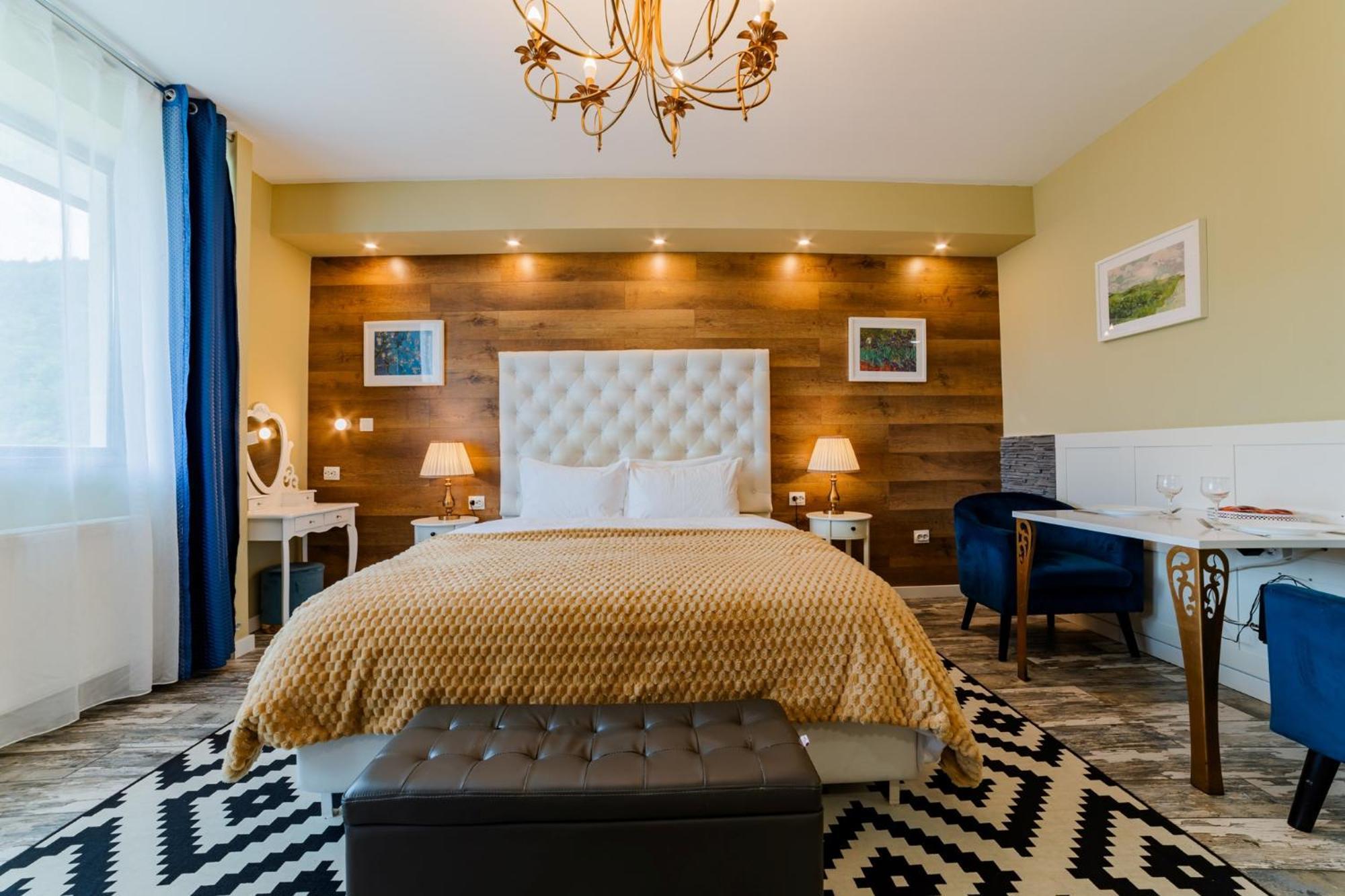 Romantic Jacuzzi Chic Apartment Сіная Екстер'єр фото